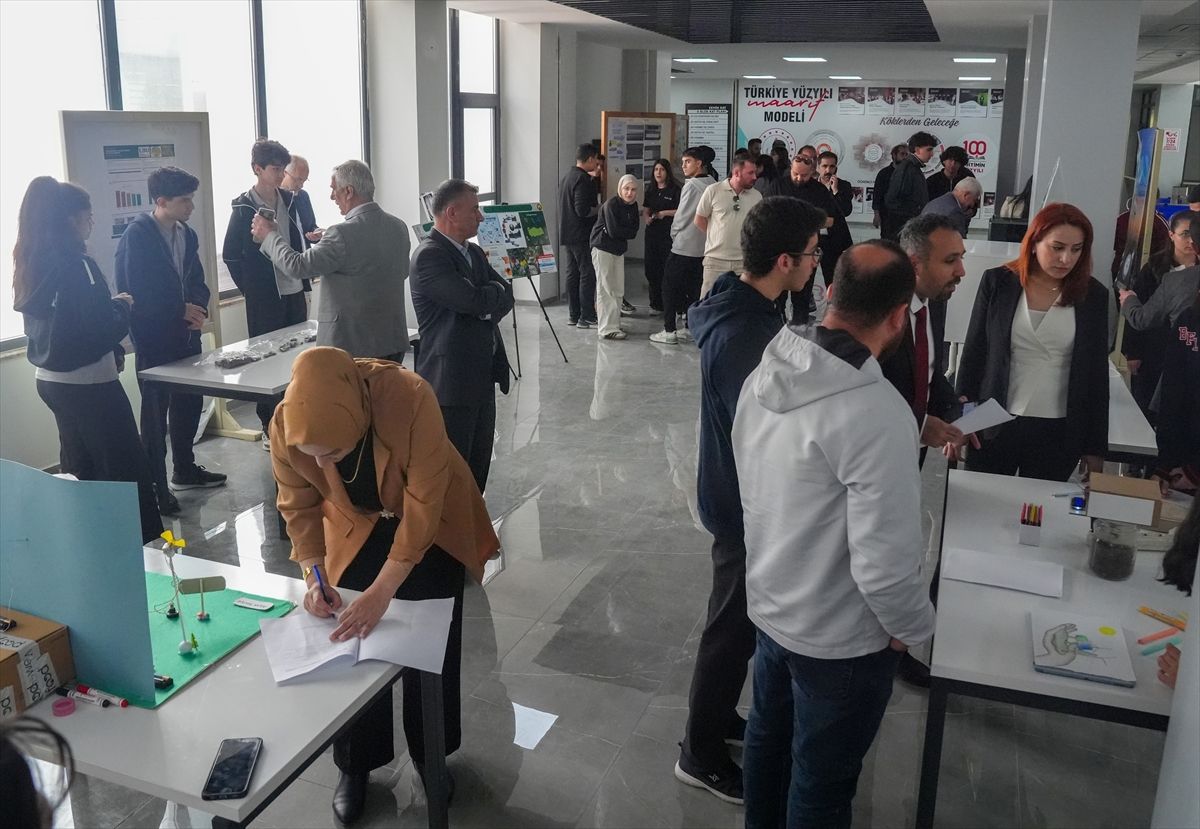 Diyarbakır'da lise öğrencileri hazırladıkları projeleri sergiledi