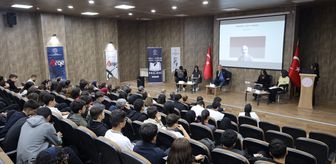 Diyarbakır'da 'Safahat Okumaları' konulu panel düzenlendi