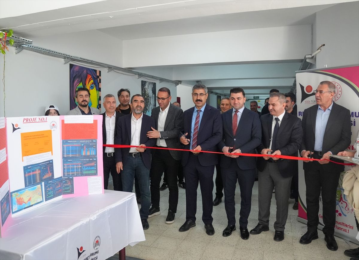 Diyarbakır'da TÜBİTAK 4006 Bilim Fuarı açıldı