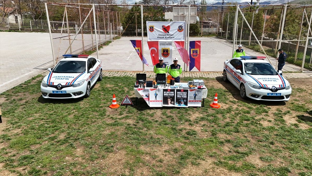 Doğanşehir'de "Karayolları Güvenliği ve Trafik Haftası" etkinliği düzenlendi