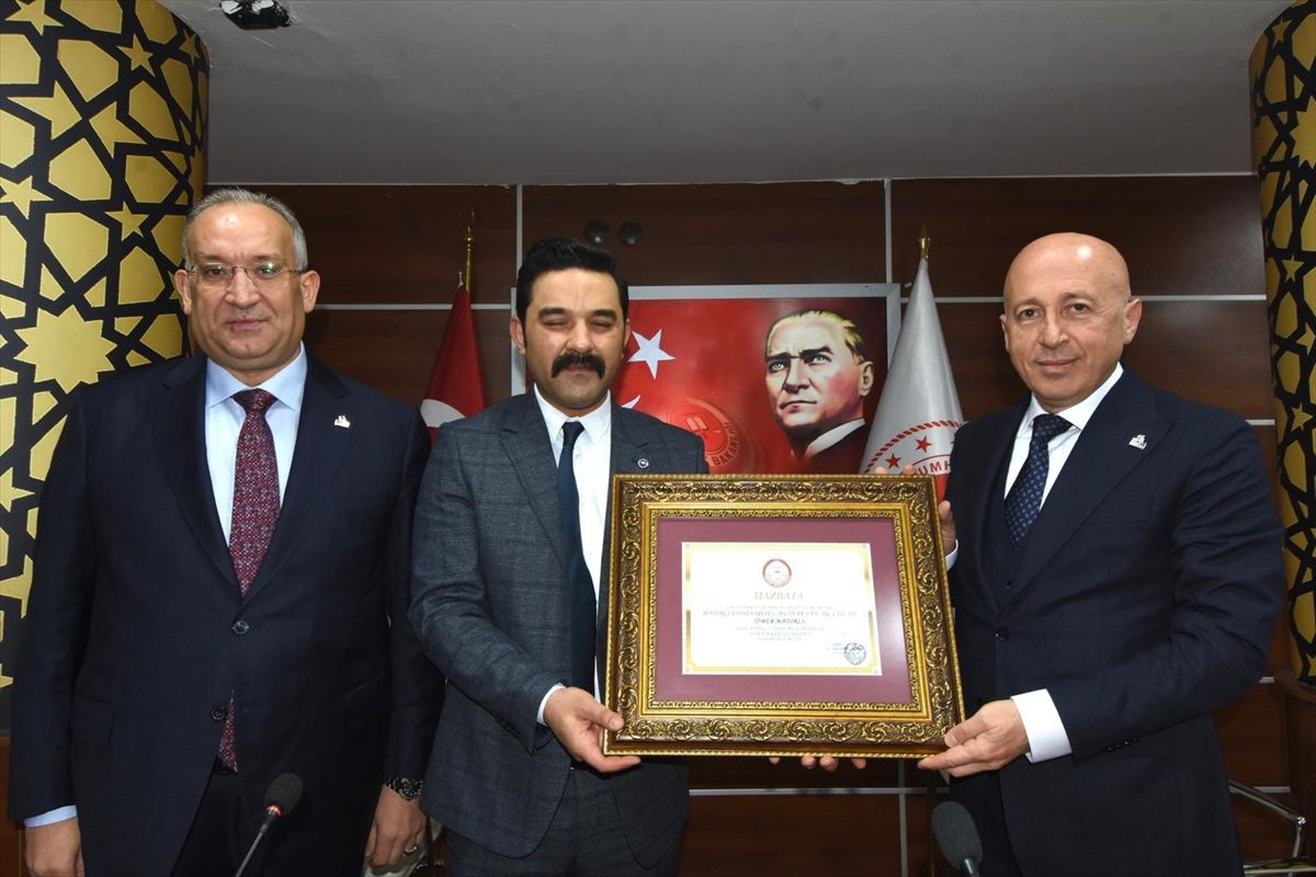 Doğu Anadolu İhracatçılar Birliği Başkanı Ömer Madırlı mazbatasını aldı