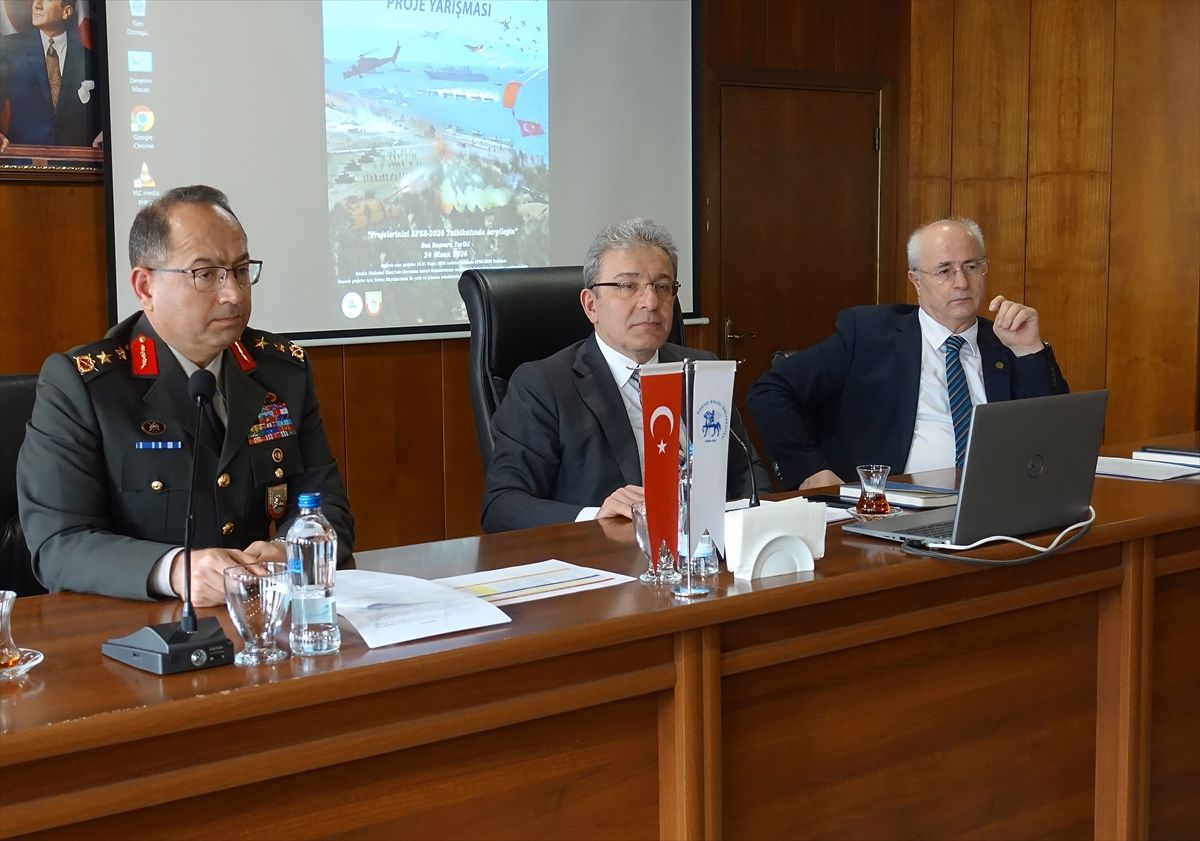 Dokuz Eylül Üniversitesi'nde EFES-2026 Savunma Bilim ve Teknolojileri Proje Yarışması tanıtıldı