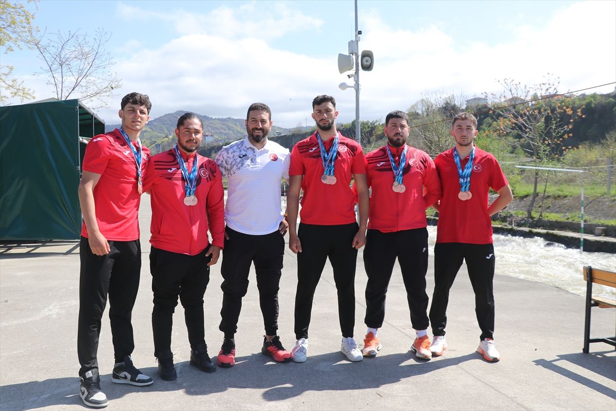 Dünya Şampiyonası'nda madalya kazanan raftingcilerin ilk durağı Fırtına Deresi oldu