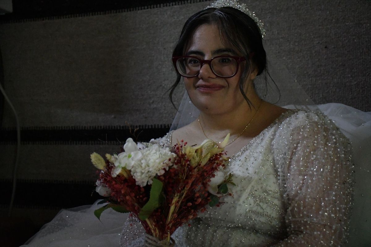 Düzce'de down sendromlu Elif'in gelinlik giyme hayali gerçek oldu