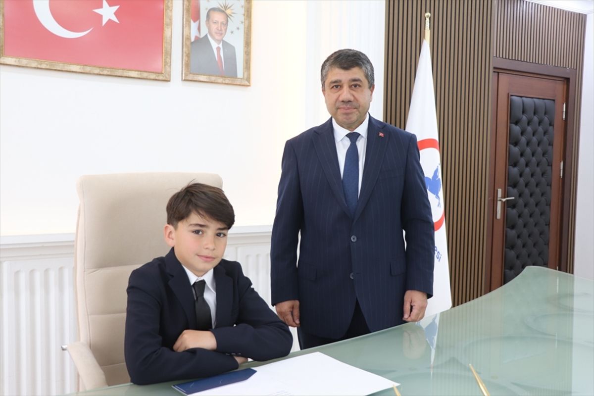 Düzce'de ilkokul öğrencisi temsili belediye başkanı oldu