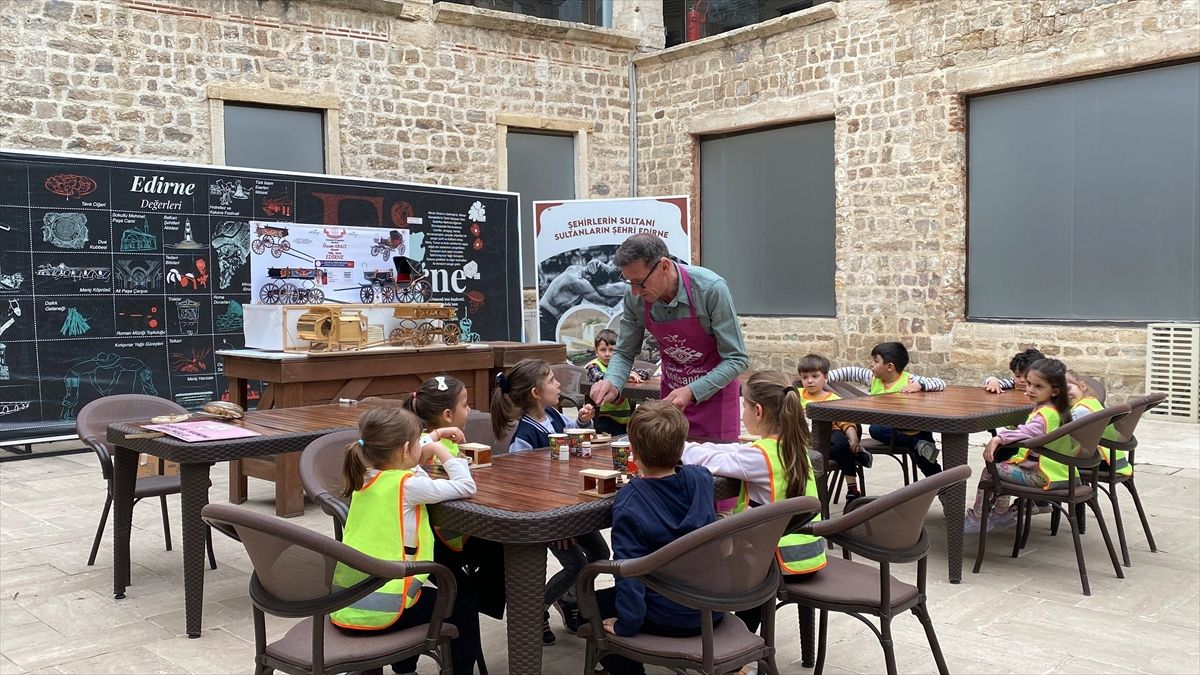 Edirne'de çocuklar fayton boyama etkinliğine katıldı