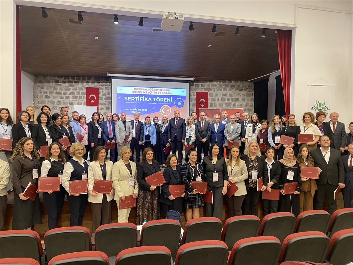 Edirne'de hizmet içi eğitime katılan Kosovalı öğretmenlere sertifika verildi