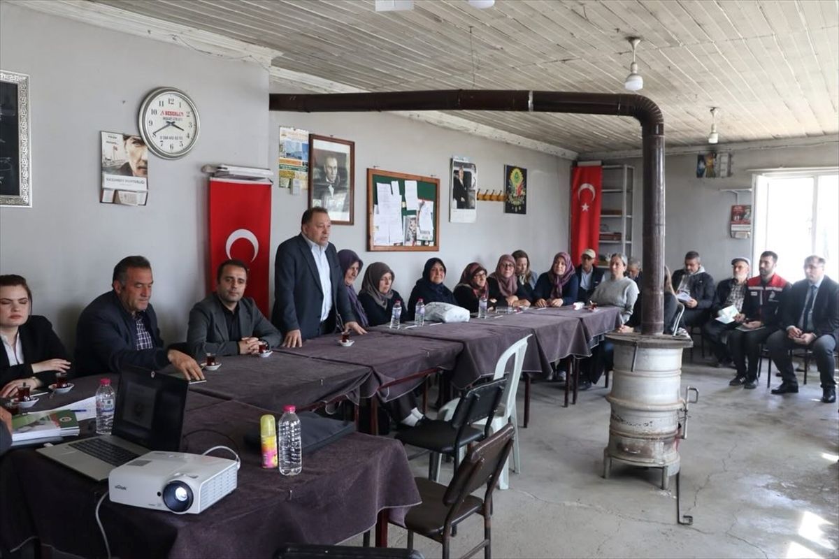 Edirne'de ipek böceği yetiştiriciliği eğitimi verildi
