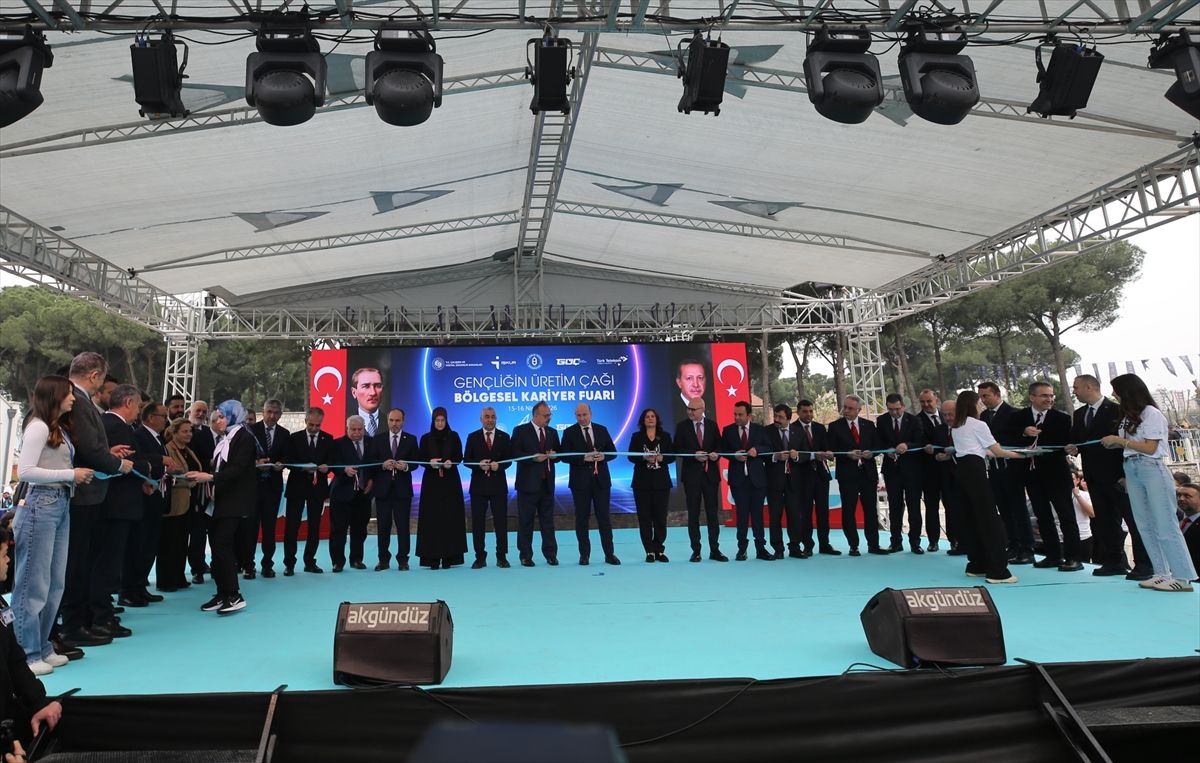 Ege Bölgesi Kariyer Fuarı Aydın'da başladı