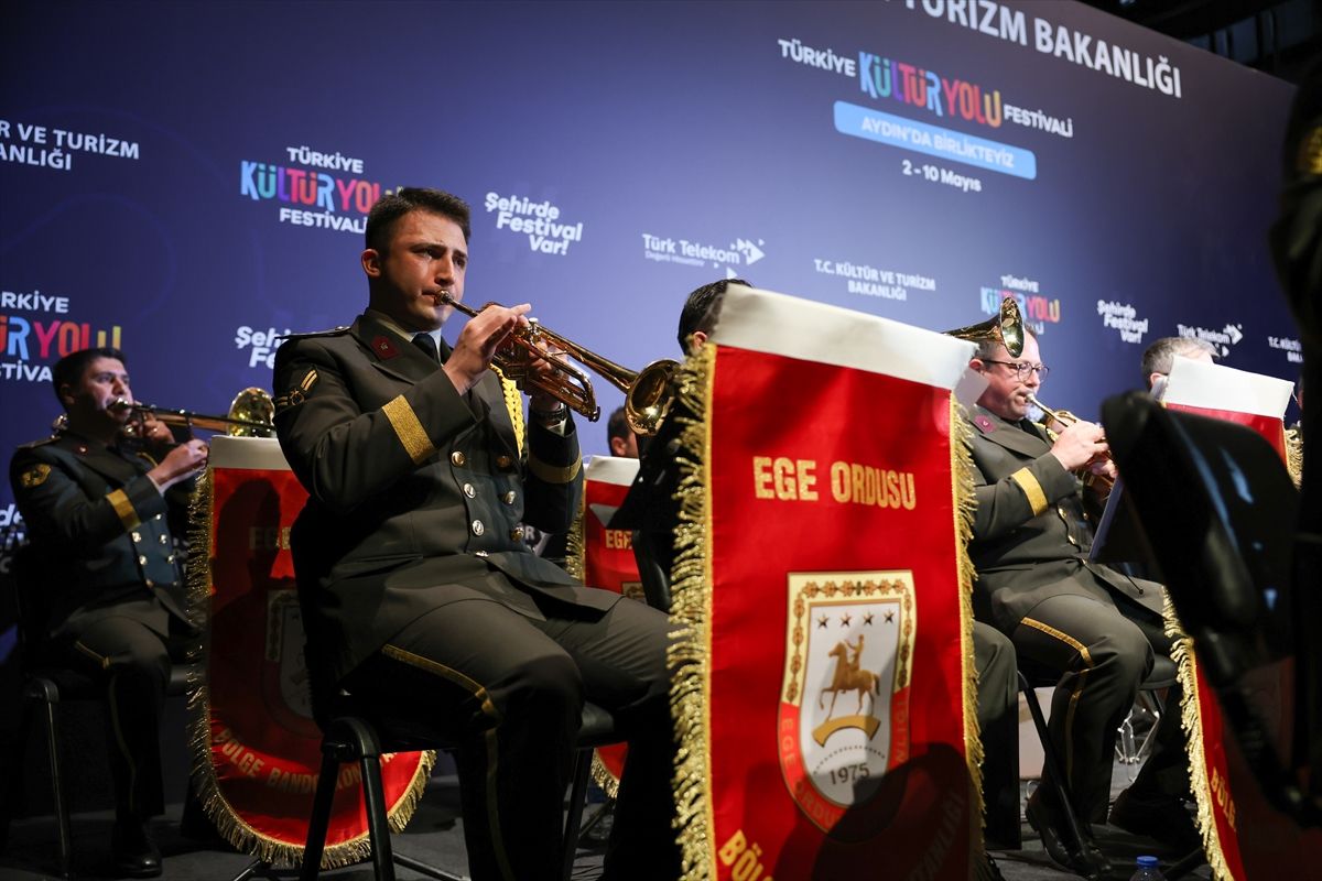Ege Ordusu Bölge Bando Komutanlığı 'Aydın Kültür Yolu Festivali'nde konser verdi