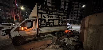 Elazığ'da kamyonet ile otomobilin çarpıştığı kazada 5 kişi yaralandı