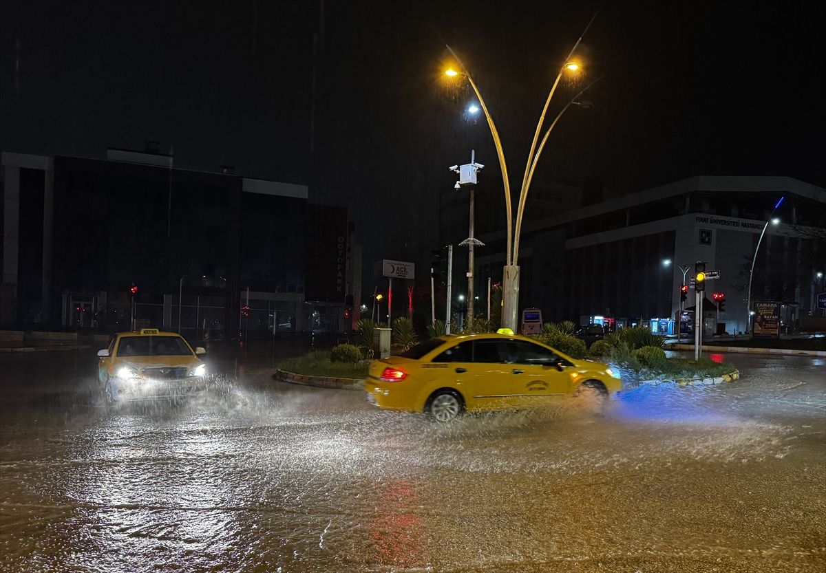 Elazığ'da sağanak etkili oldu