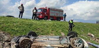 Elazığ'da şarampole devrilen otomobildeki 1 çocuk yaralandı