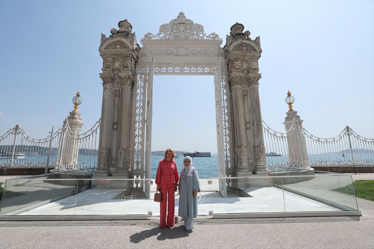Emine Erdoğan, Belçika Kraliçesi Mathilde'yi Dolmabahçe'de ağırladı