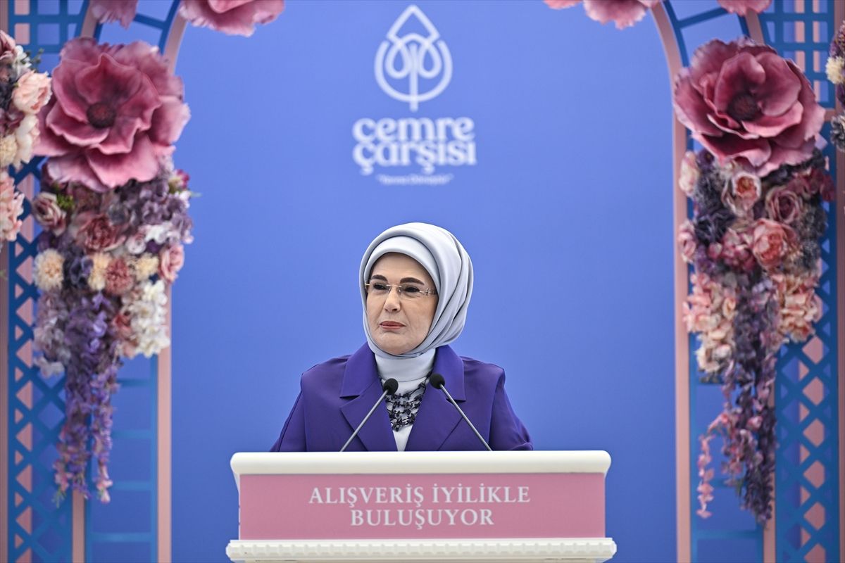 Emine Erdoğan, TOGEM-DER'in geleneksel 'Cemre Çarşısı'nın açılışına katıldı Açıklaması
