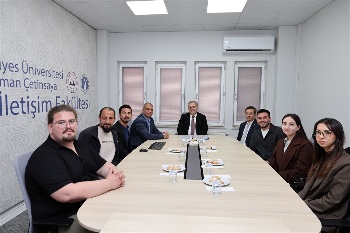 ERÜ Rektörü Prof. Dr. Altun'dan Radyo, Televizyon ve Sinema Kulübü öğrencilerine ziyaret