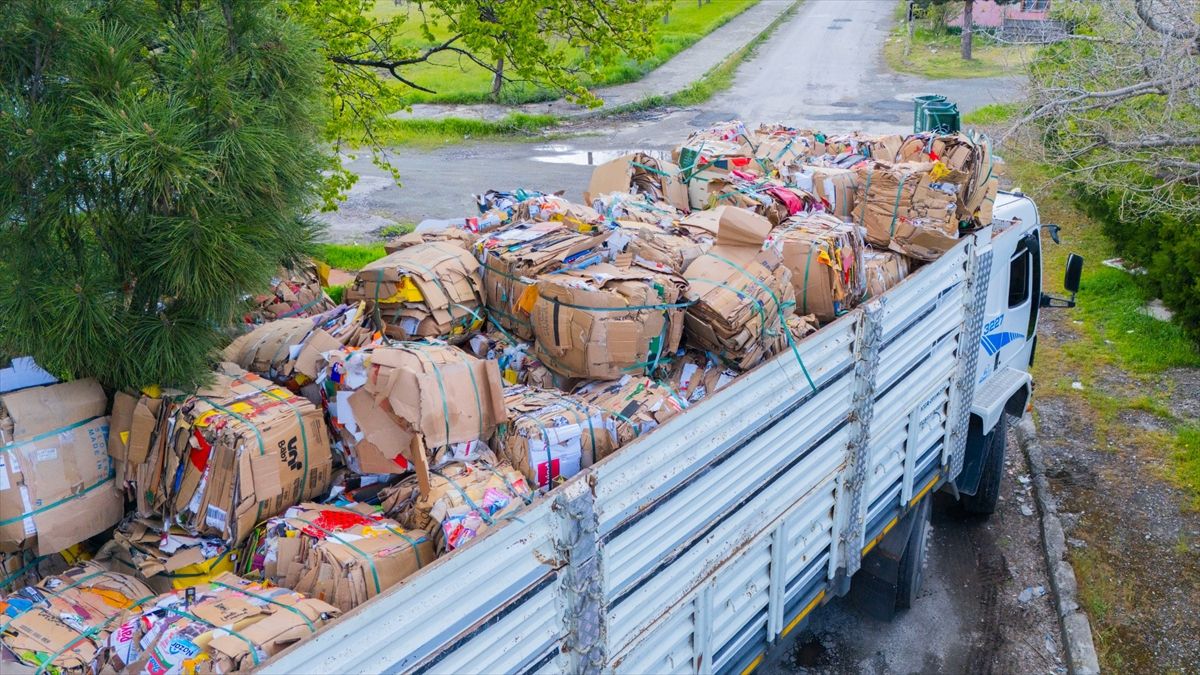Erzincan Binali Yıldırım Üniversitesinde 76 ton atık geri dönüşüme kazandırıldı