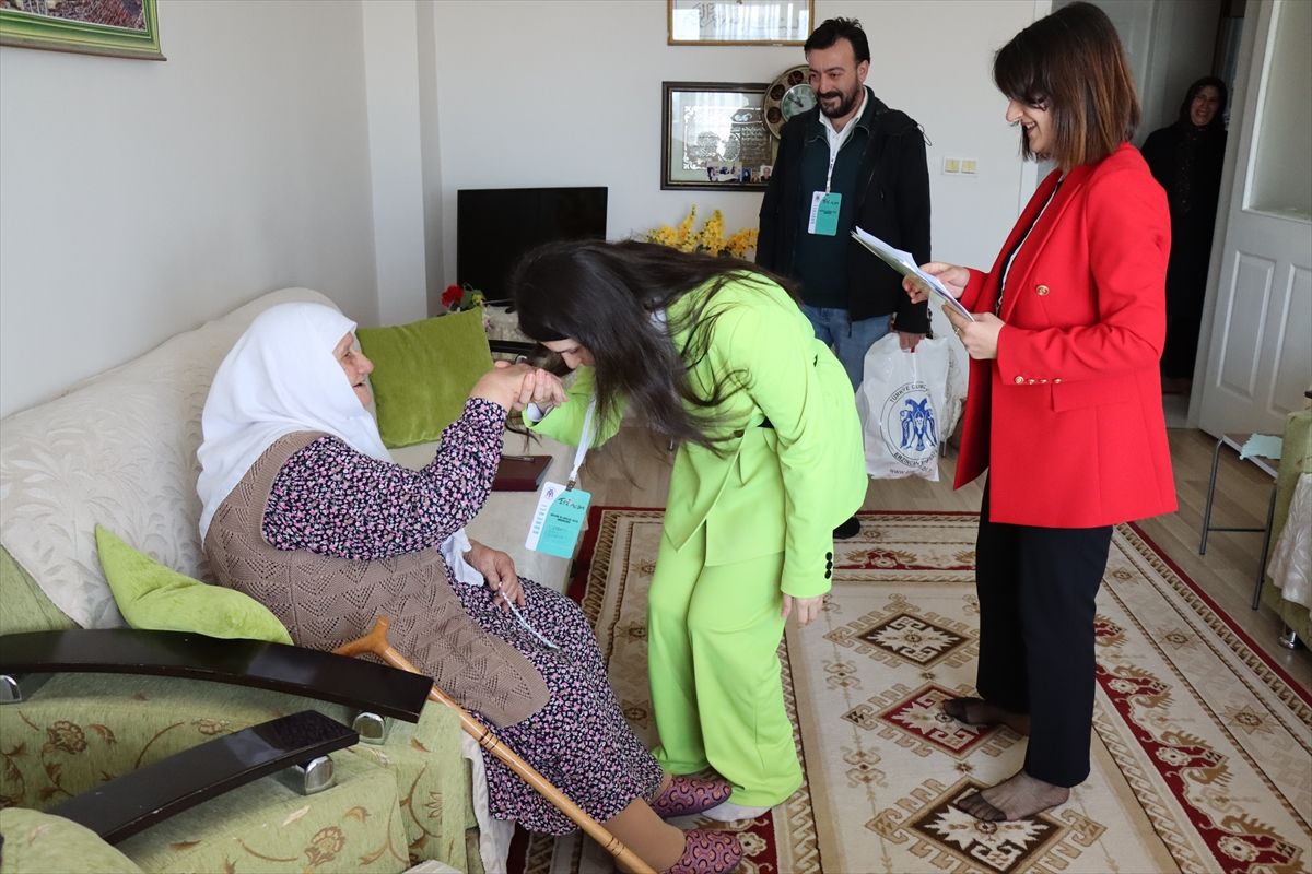 Erzincan'da 70 yaş ve üzeri vatandaşlar 'psikososyal destek'le yalnız bırakılmıyor