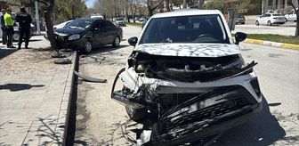 Erzincan'da SUV tipi araç ile otomobilin çarpıştığı kazada 6 kişi yaralandı