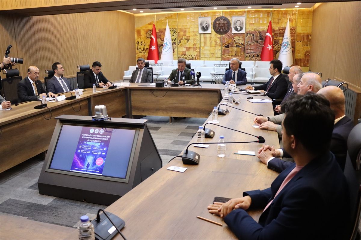 Erzincan'da üniversiteli gençler dijital dünyayı sempozyumda anlatacak