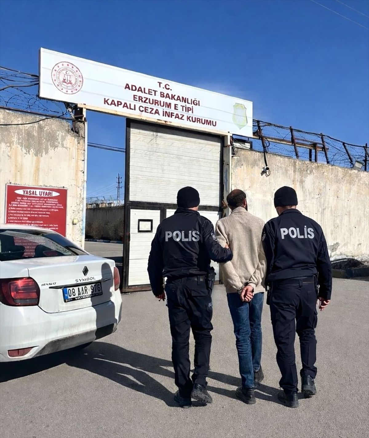 Erzurum'da araçta uyuşturucuyla yakalanan şüpheli tutuklandı