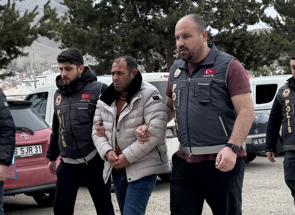 Erzurum'da eşini bıçakla öldüren zanlı adliyede