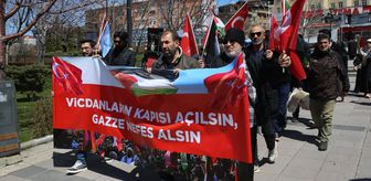 Erzurum'da sağlıkçılar Gazze için sessiz yürüyüşlerini 128. haftada sürdürdü
