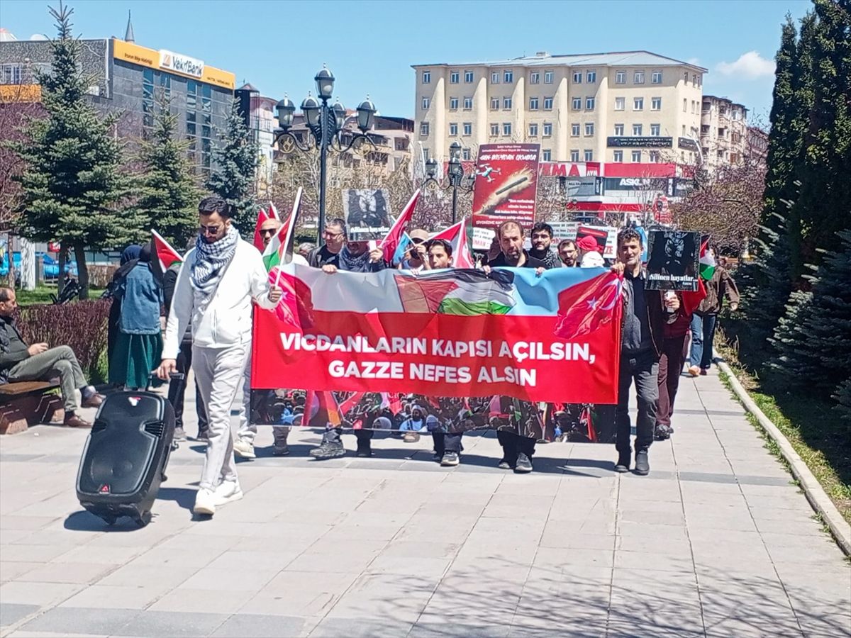 Erzurum'da sağlıkçılar Gazze için sessiz yürüyüşlerini 130. haftada sürdürdü