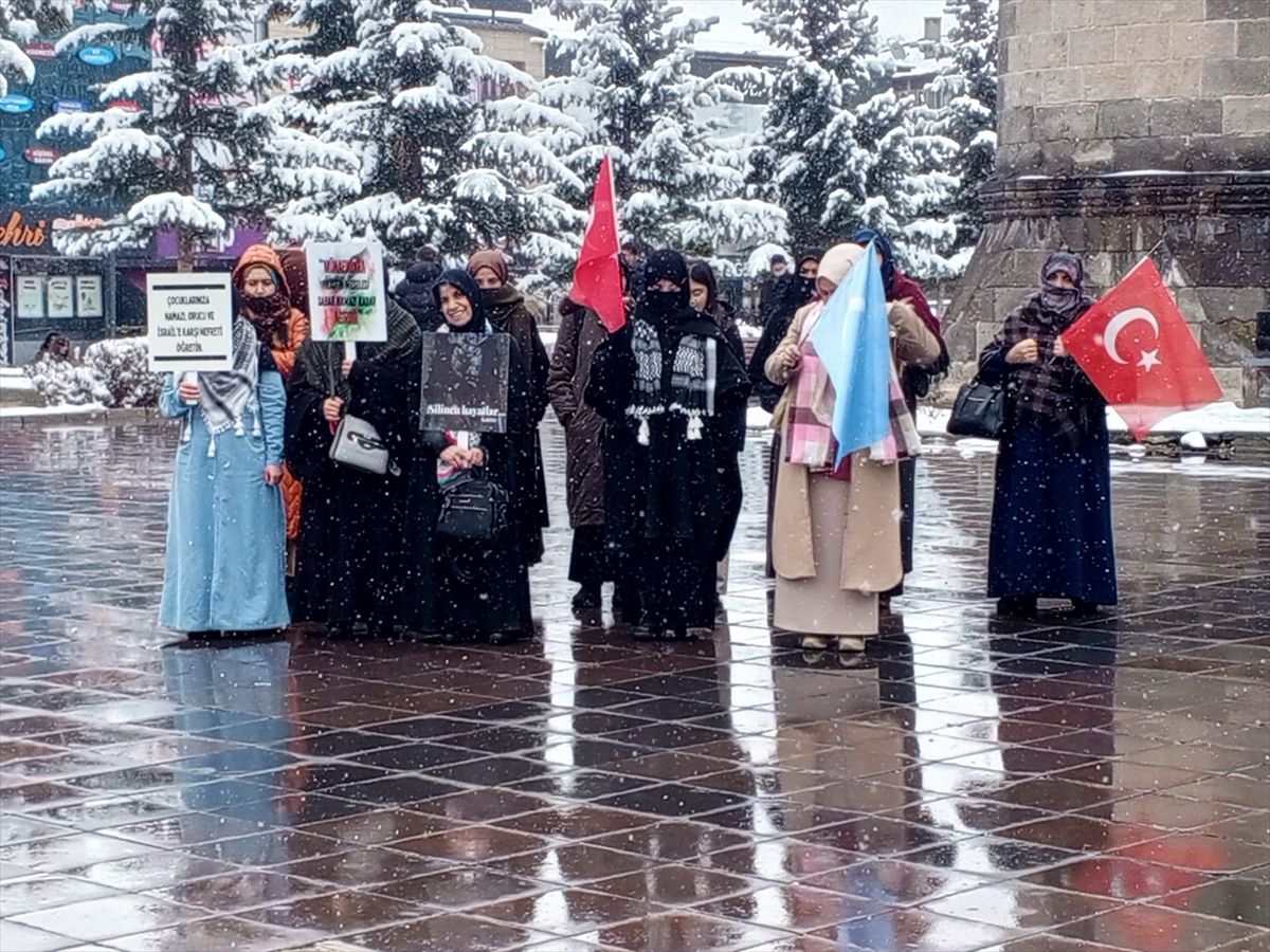 Erzurum'da sağlıkçılar kar altında 126. kez Gazze için yürüdü