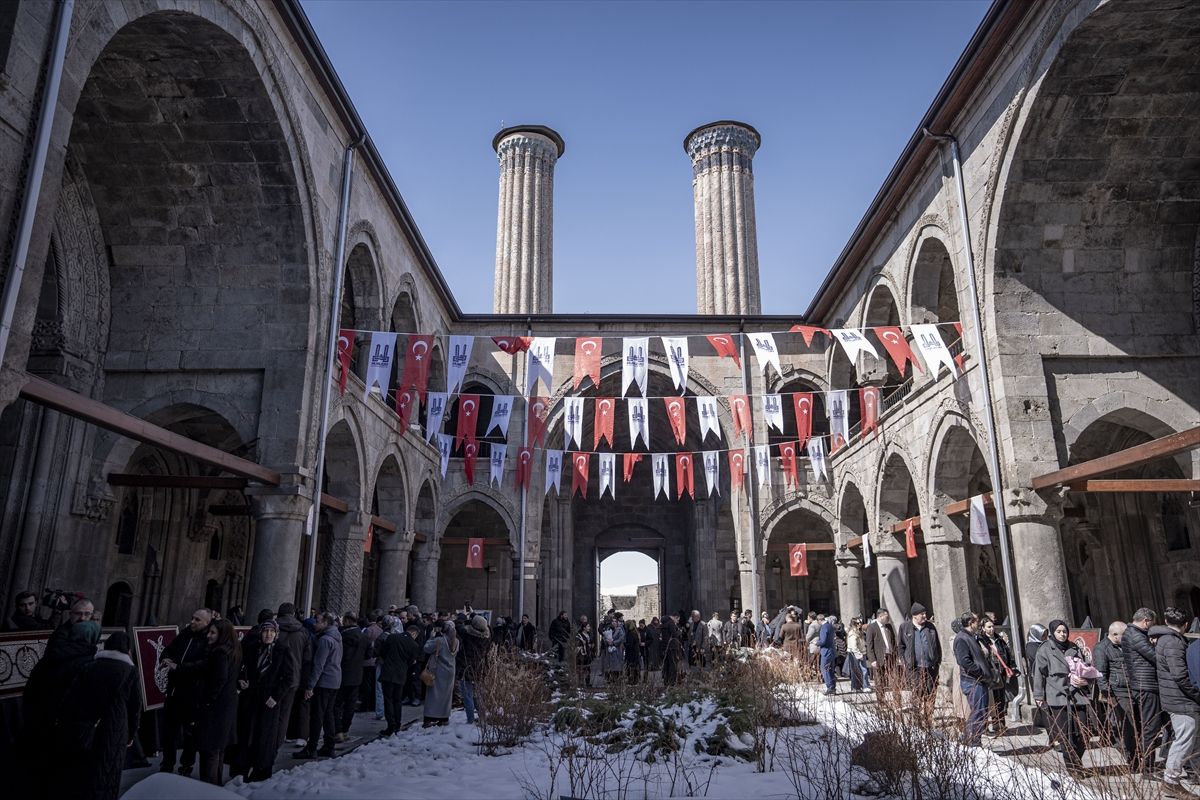 Erzurum'da tarihi Çifte Minareli Medrese'de Turizm Haftası kutlandı