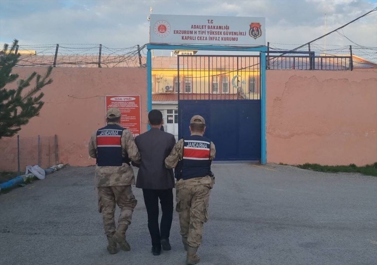 Erzurum'da uyuşturucu suçundan aranan 2 firari hükümlü yakalandı