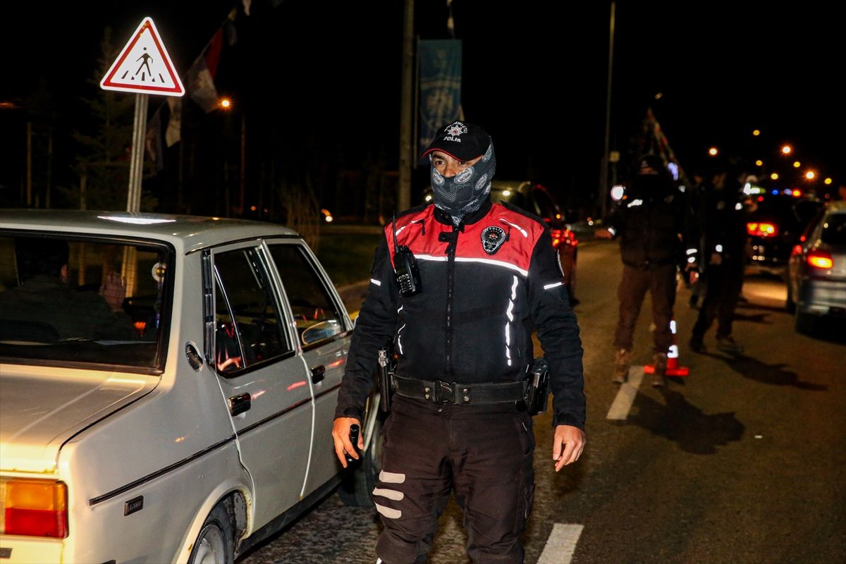 Erzurum genelinde trafik, asayiş ve narkotik ekipleri ortak uygulama için sahada