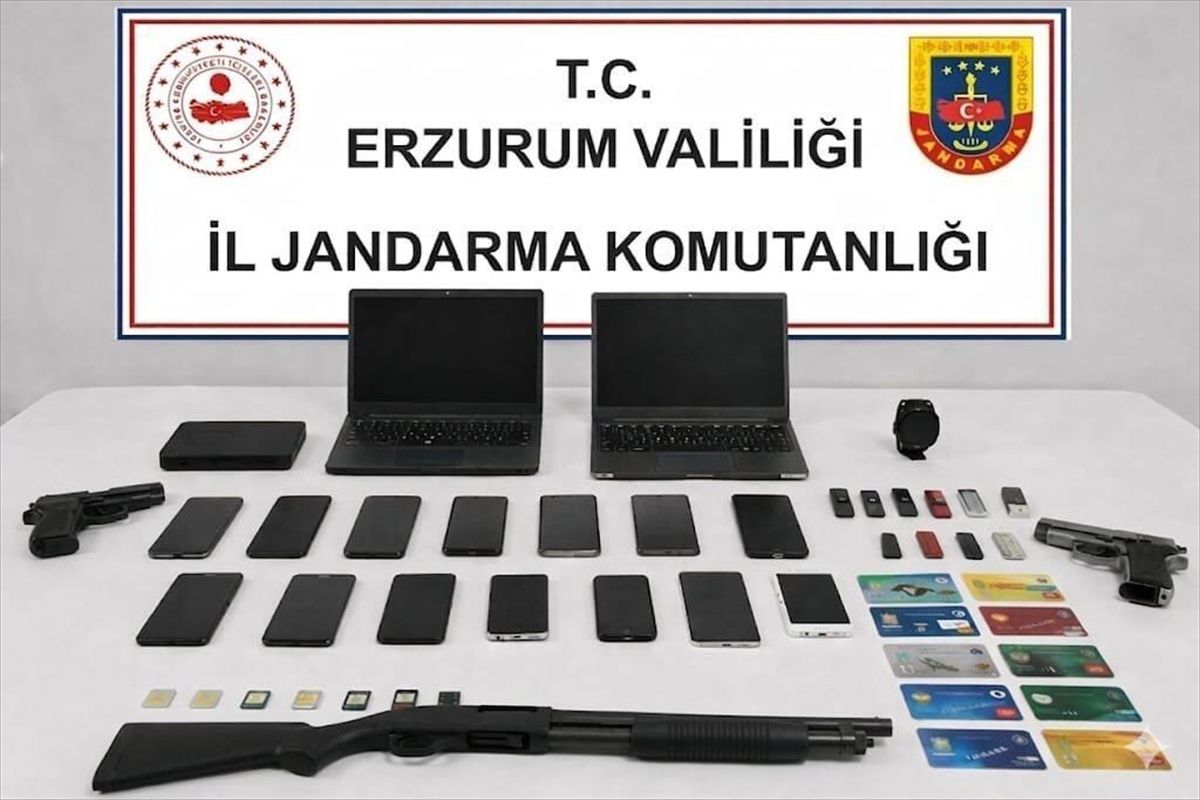 Erzurum merkezli dolandırıcılık operasyonunda yakalanan 8 şüpheli tutuklandı