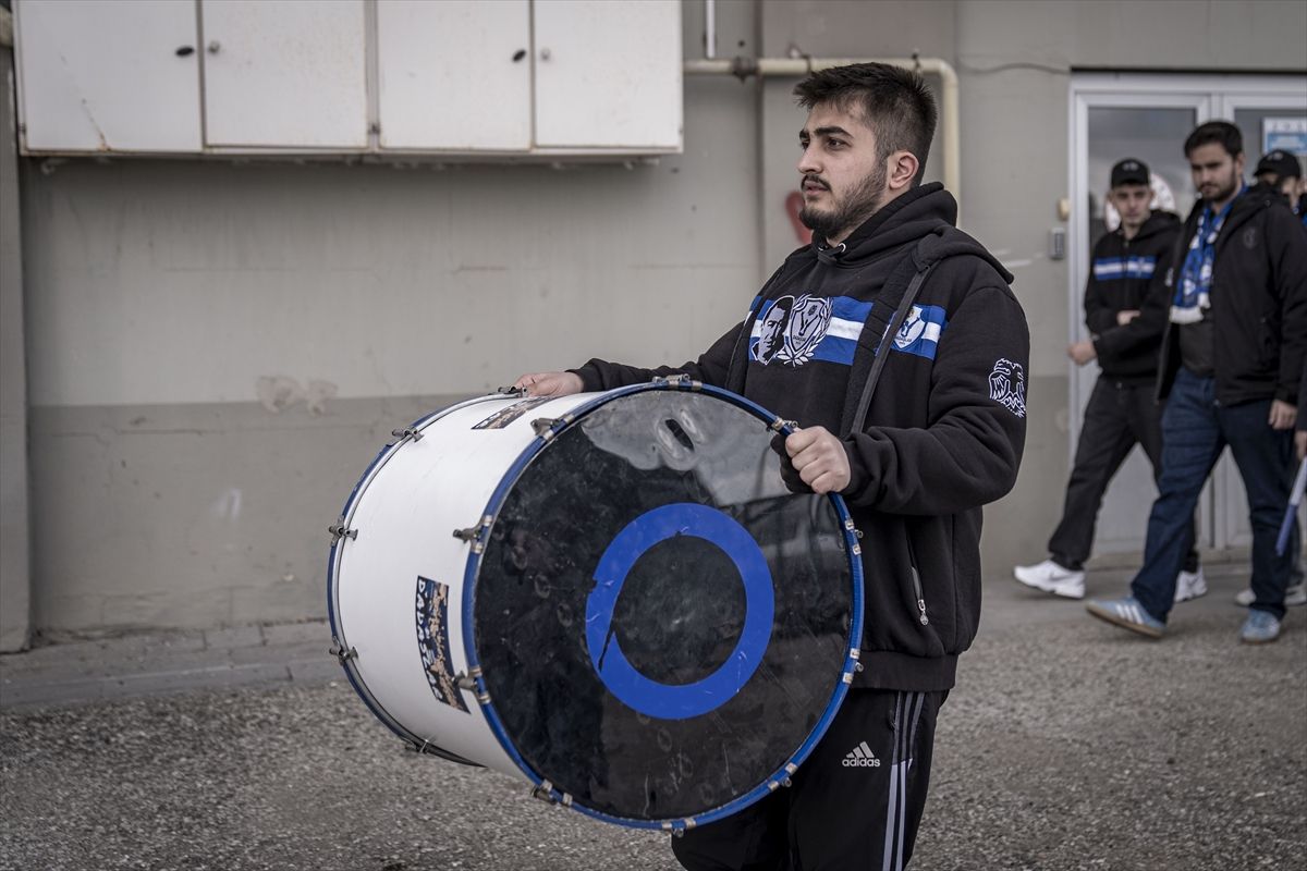 Erzurumspor sevdası tribünde babadan oğula miras kaldı