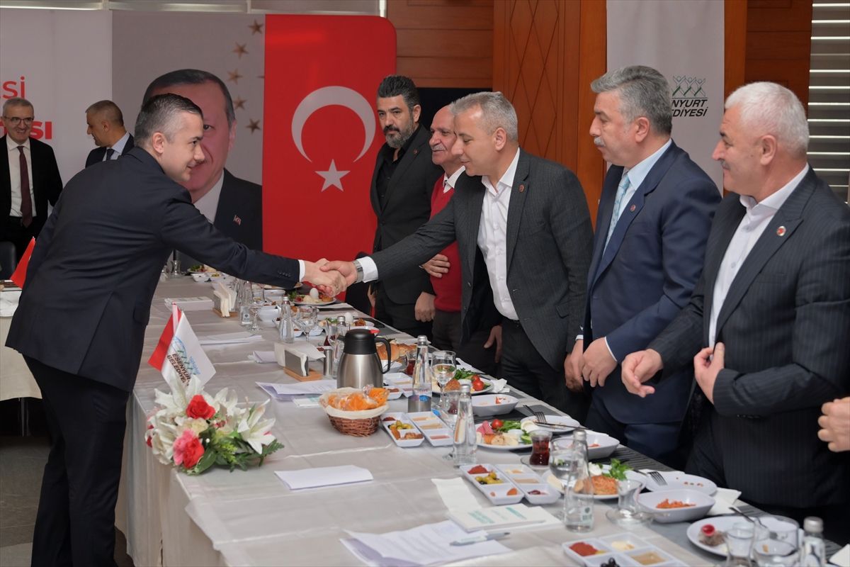 Esenyurt Belediye Başkan Vekili Aksoy, mahalle muhtarlarıyla bir araya geldi