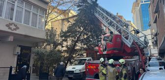 Esenyurt'ta bir binada başlayıp bitişiğindeki 2 apartmana sıçrayan yangın söndürüldü