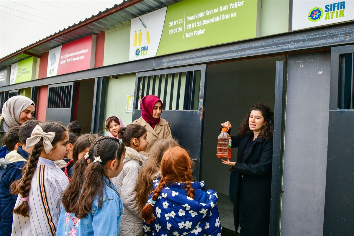 Esenyurtlu öğrencilere Atık Getirme Merkezi'nde çevre bilinci etkinliği