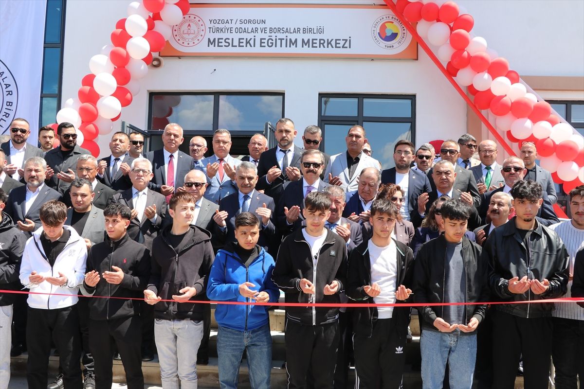 Eski TBMM Başkanı Çiçek ile TOBB Başkanı Hisarcıklıoğlu, Yozgat'ta okul açılışlarına katıldı