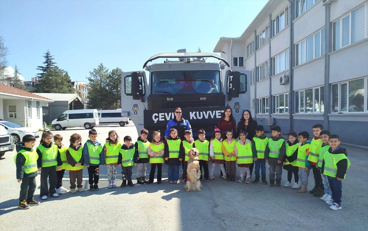 Eskişehir'de 780 öğrenciye polislik mesleği tanıtıldı
