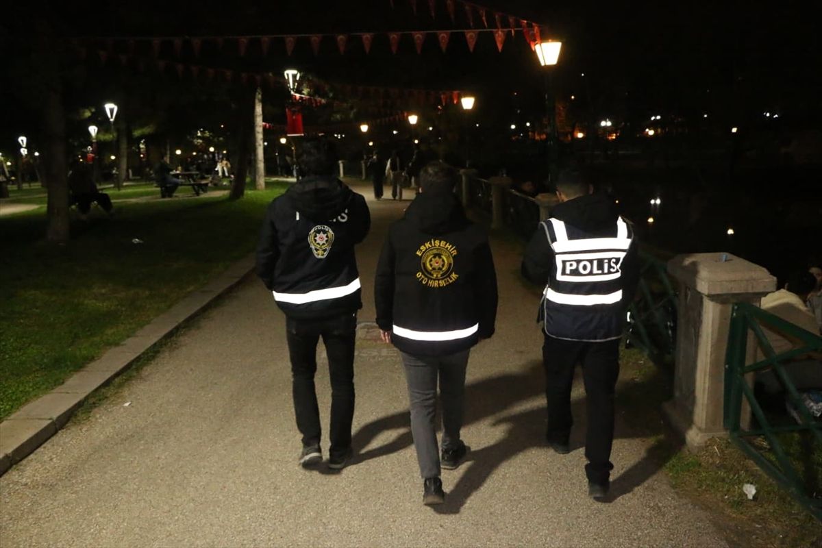 Eskişehir'de asayiş denetiminde 147 kişiye kimlik kontrolü yapıldı