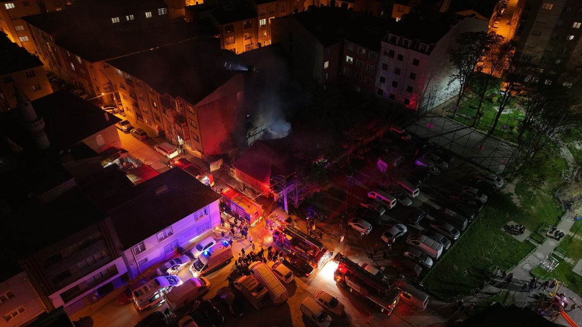 Eskişehir'de binanın hurdalık bölümünde çıkan yangın söndürüldü