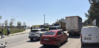 Eskişehir'de kamyonun sürüklediği araçtaki 3 kişi yaralandı