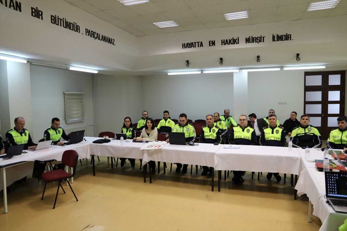 Eskişehir'de trafik polislerine yapay zeka eğitimi verildi