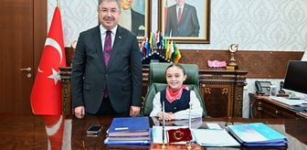 Eskişehir Valisi Yılmaz, koltuğunu öğrenciye devretti
