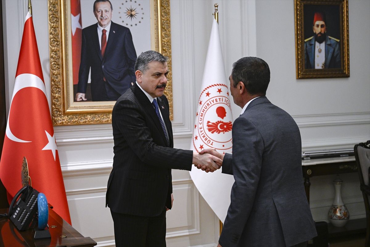 Eylemlerini sonlandıran maden işçileri İçişleri Bakanı Çiftçi'yi ziyaret etti
