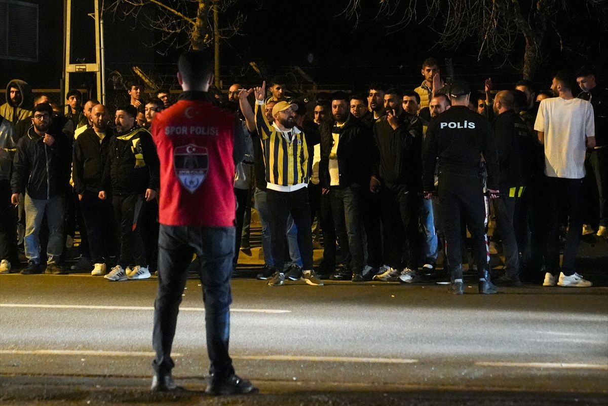 Fenerbahçe taraftarından Galatasaray mağlubiyeti sonrası tepki