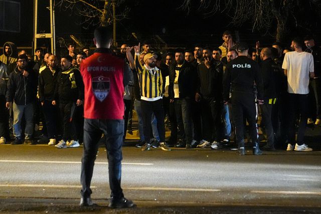 fenerbahce ye samandira da tepkili karsilama 19783396 o