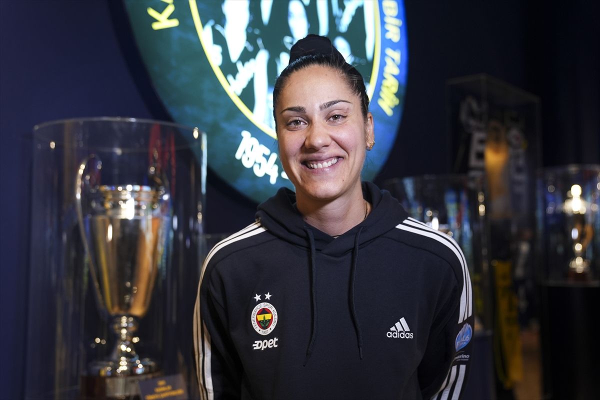 Fenerbahçeli basketbolcular Nikolina Milic ile Gabby Williams'ın hedefi Avrupa'nın 'bir numaralı' kupası