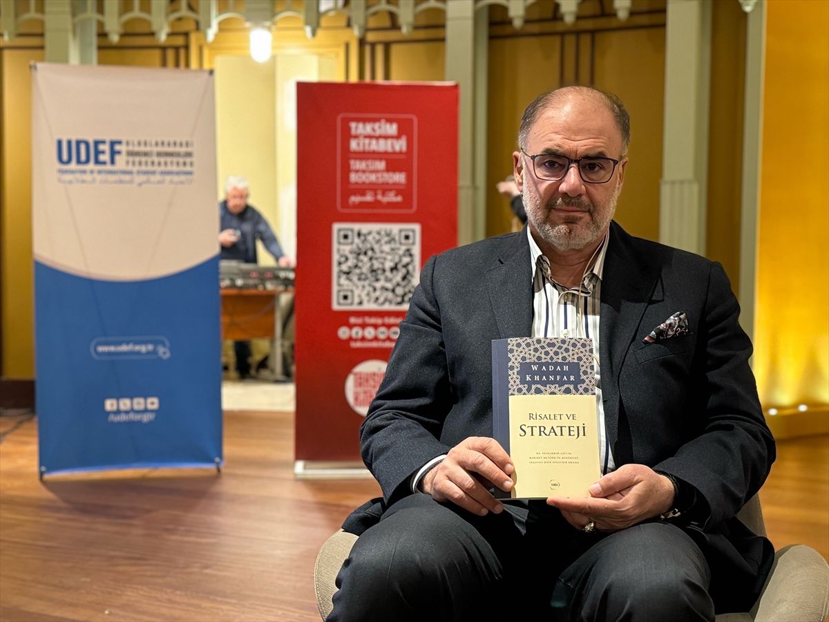 Filistinli yazar Khanfar İstanbul'da 'risalet ve strateji' anlattı
