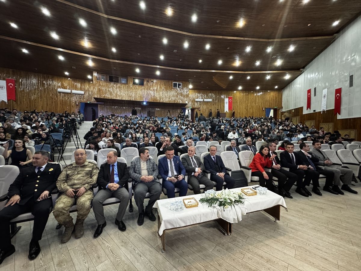 Fırat Üniversitesi'nde sanal kumar ve uyuşturucu konferansı düzenlendi